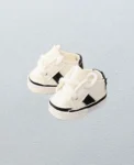 White black-edged casual shoes